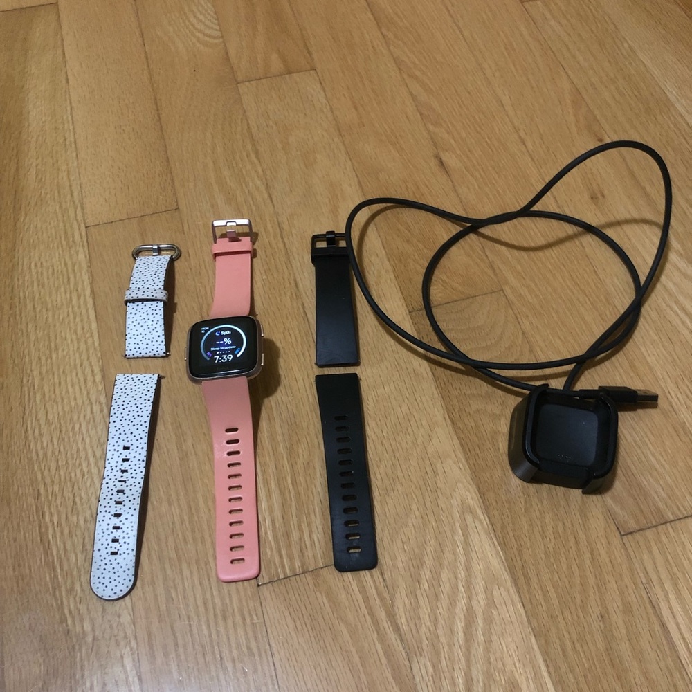 Fitbit Versa - Picture 2 of 3